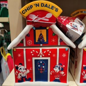 DisneyParks Mickey & Friends Walt's Lodge Holiday Collection Cookie Jar NWT